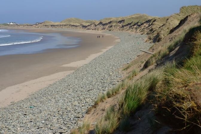 The naturally occurring cobblestone bank called a storm ridge Photo: © Creagh House Environmental Ltd