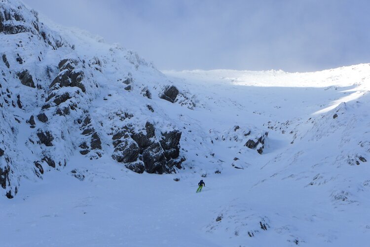 15 years ago, when Tom moved to North Wales he heard Banana Gully on Y Garn was skiable. Since then the combination of time, conditions and visibility haven’t aligned, until very recently. Fair to say it was worth the wait. © Callum Muskett