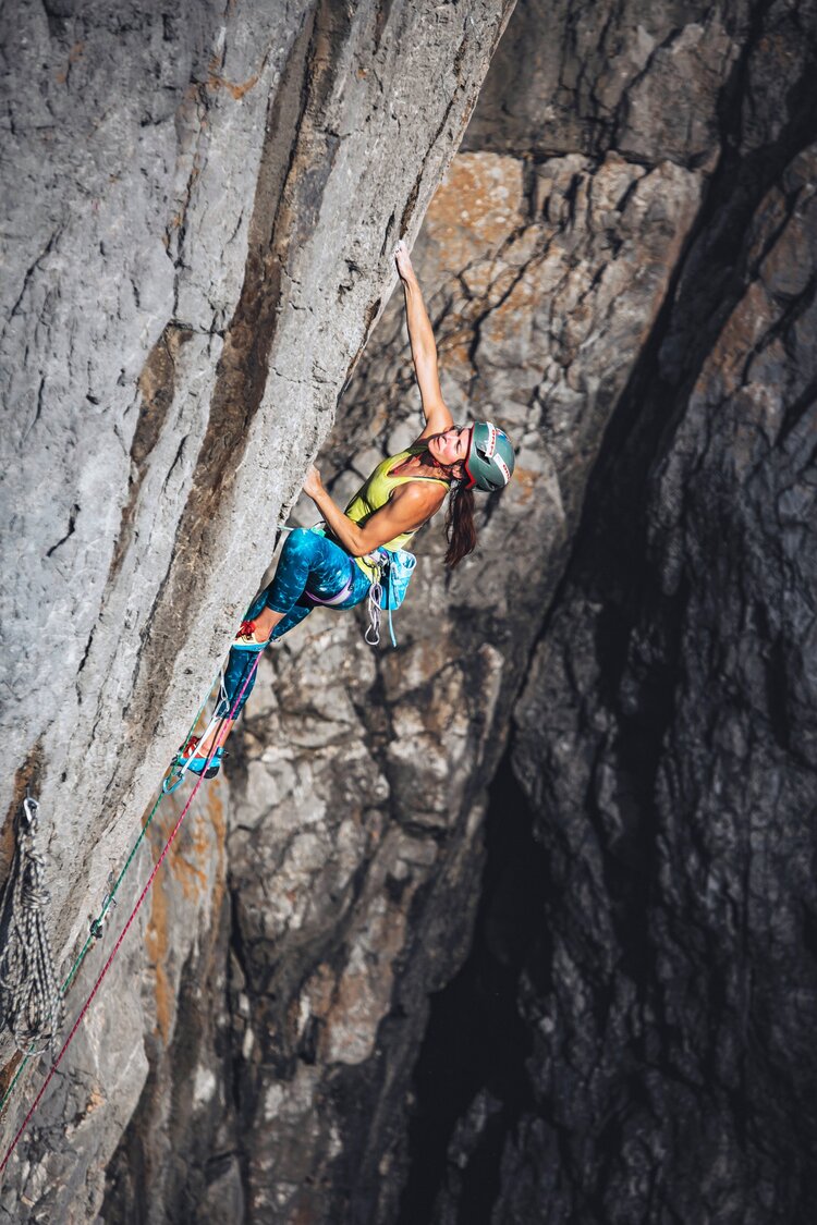 Emma Twyford, the first British woman to climb a 9a sport climb, sending one of the most iconic hard trad lines in the UK, The Big Issue (E9 6c) at Bosherston Head, Pembroke.