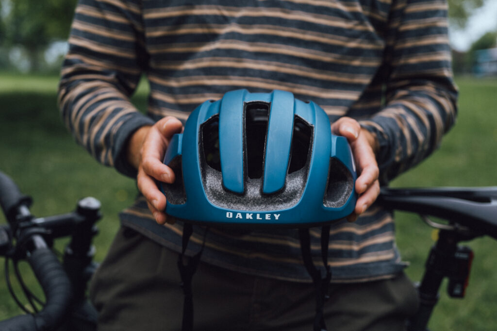 Review: Oakley Aro 3 MIPS Helmet