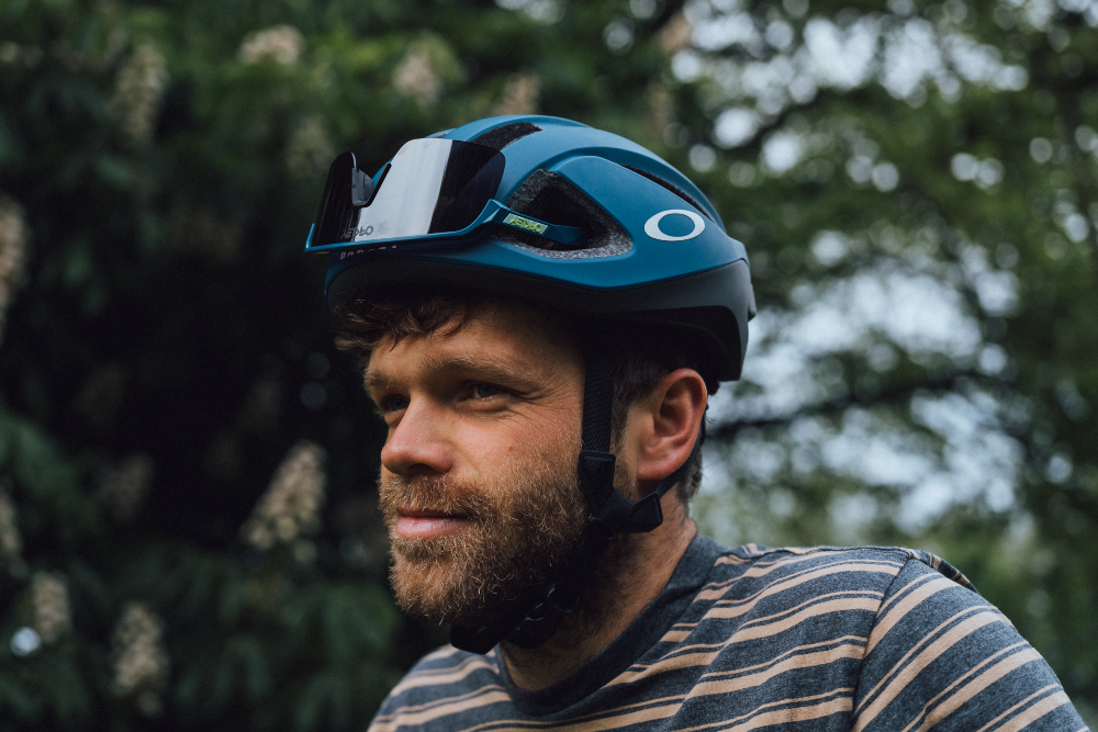 Indsigtsfuld vold Bløde fødder Review: Oakley Aro 3 MIPS Helmet - BASE Magazine