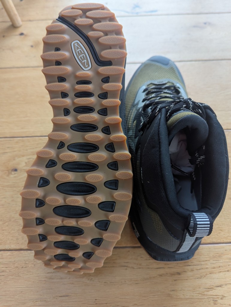 ヴォエ Men's Zionic NXT Waterproof Hiking Boot | Dark Olive/Black | KEEN